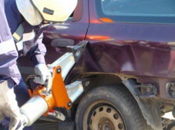 Катастрофа край Бачково, рязаха кола, за да извадят пострадал
