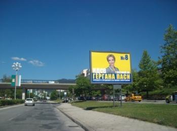 20 дни след изборите,билбордове с ликове на кандидат - депутати все още ни агитират да гласуваме