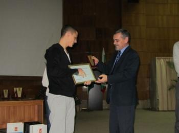 Тежкоатлетката Милка Манева получи отличието „Спортист на 2012 г.” на община Смолян