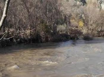 Спасители извадиха 57-годишна жена паднала в река Черна 