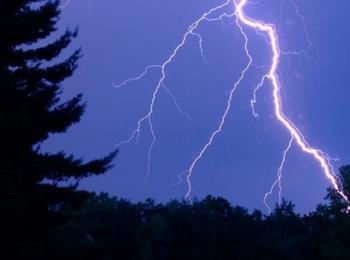 EVN със съвети за безопасност към своите клиенти в случаи на гръмотевични бури 