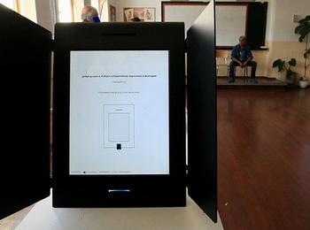 Машинният вот е преустановен в две секции в област Смолян 