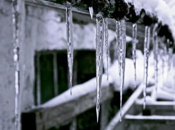 Община Мадан призовававт гражданите да премахнат ледените висулки от сградите