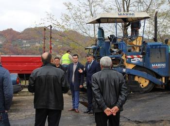 Рехабилитацията и ремонта на общински пътища на територията на община Неделино продължават