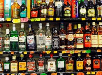 Магазинерка продала алкохол на непълнолетни в Смолян
