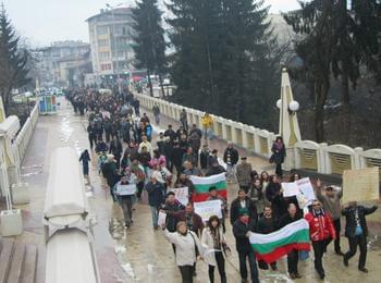 Над 500 излязоха на протест в Смолян 