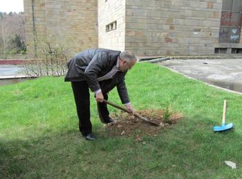 Кметът Николай Мелемов даде старт на инициативата "Да засадим дърво"