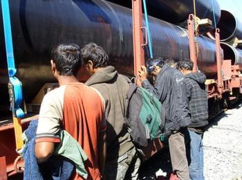 Задържаха петима пакистанци в опит да преминат границата скрити във вагон