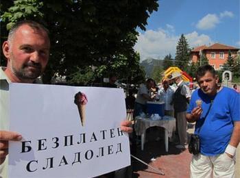  Протест срещу простаци - безплатен сладолед 
