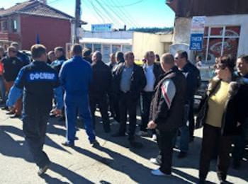  Служителите от сектор "Сигурност" в община Доспат блокираха най-оживената улица в града