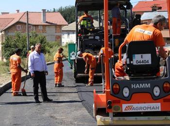  Кметът на Доспат ежедневно инспектира асфалтирането в Общината