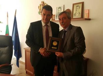 Кметът на Неделино и ректора на Великотърновския университет подписаха договор за сътрудничество
