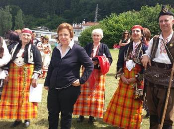 Дора Янкова и общински съветници от левицата почетоха фестивала на дивите цветя в селото