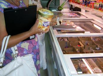 Инспектори проверяват обекти за продажба на сладолед
