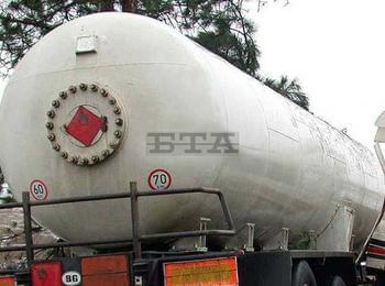 Източват проблемната цистерна с пропан-бутан на бензиностанция в Смолян