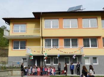 Кметът на Мадан откри обновената целодневна детска градина