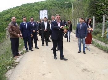Кметът на Мадан направи първа копка на най-мащабния екологичен проект в региона
