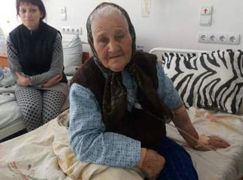 В смолянската болница поставиха стенд на 98-годишна пациентка 