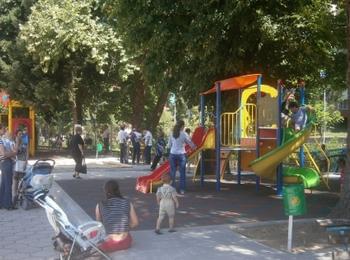 Нови детски площадки за малчуганите в Мадан 