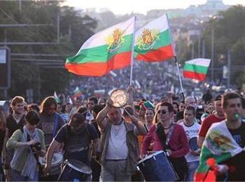 Сова Харис: 56% от хората подкрепят протеста срещу правителството
