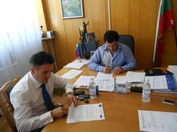 Подписаха договор за благоустрояване на площада в  градска част на Златоград