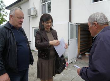 ПП ГЕРБ дари средства за ремонт на молитвен дом в маданското село Букова поляна 
