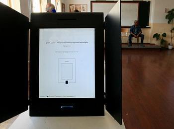  Росица Матева от ЦИК разясни как се гласува с машина