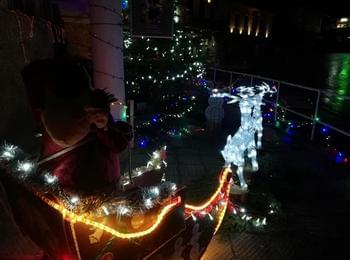 Коледният дух оживя в центъра на Момчиловци 