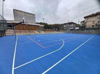 Завършиха ремонтните дейности на многофункционалната спортна площадка в Златоград