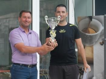 С благотворителен жест завърши турнира по футбол в Мадан, играчите на "Верту" вдигнаха купата