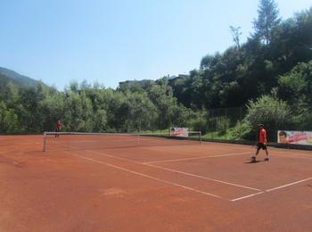 Първият турнир по тенис на корт за аматьори  започна  днес в Смолян