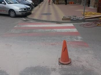 Започна демаркирането на пешеходни пътеки в Мадан