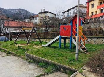 КРОС стартира кампания за съвместно набиране на средства за нова детска площадка в Райково