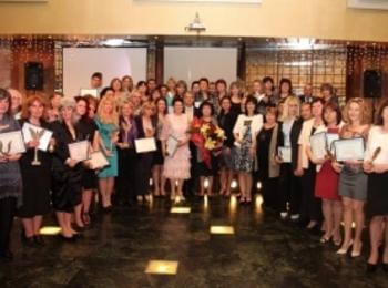 Трима учители са удостоени с почетното отличие „Неофит Рилски”