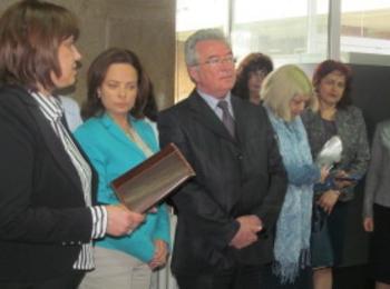 Девин даде рамо на министър Андреева