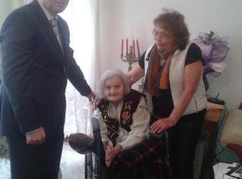 	 Посланикът на Казахстан връчи юбилеен медал „70 години от Победата във Великата отечествена война” на сънародничката си Раиса Блажевская