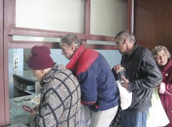 Дават топла храна на 102-а социално слаби от общината