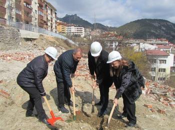 Направиха първа копка за изграждане на нови социални жилища в Смолян