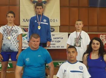 Отборът на Величко Чолаков продължава да жъне медали в щангите