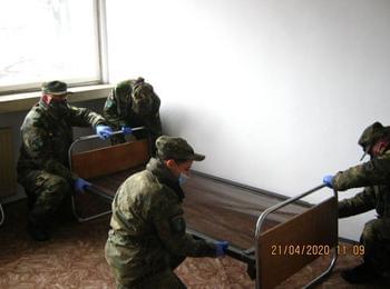 Военнослужещи от 101-ви алпийски полк преоборудват етаж от бившето студентско общежитие в изолатор