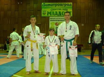 Деца от Мадан завоюваха три медала на Националното първенство по карате