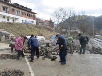  Община Смолян започна да разчиства от  пораженията след  бедствието