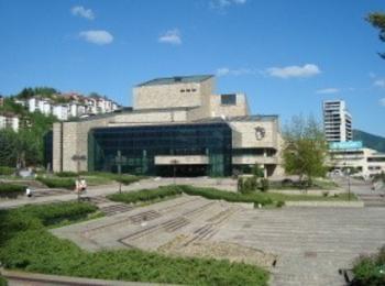 Образователната общност в Смолян подкрепя искането за възстановяване статута на Родопския драматичен театър