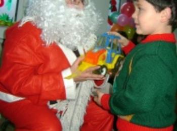 Дядо Коледа дойде в детското отделение на МБАЛ-Смолян