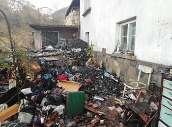 Чистач на комин причини пожар в къща в Баните