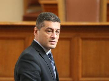  Красимир Янков: Кабинетът на Борисов предлага парламентът да подпише празен чек