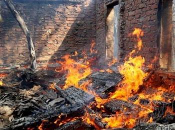 Пожар изпепели къща и дървена барака в село Любча