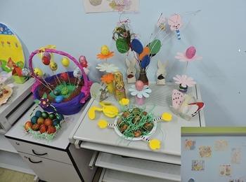 Красива изложба подредиха децата от ОДК Девин за Великден