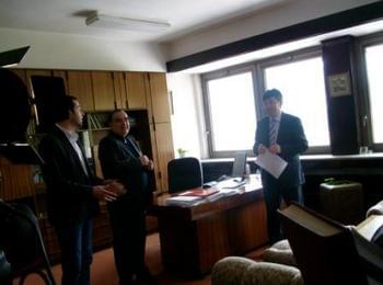 Посланикът на Казахстан дари книги на библиотеката в Смолян