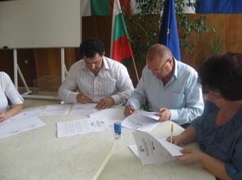 Подписаха договора за комуникационното трасе Златоград - Термес - Ксанти